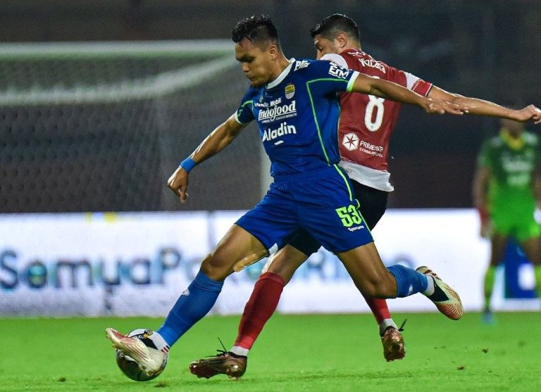 Persib vs Madura United