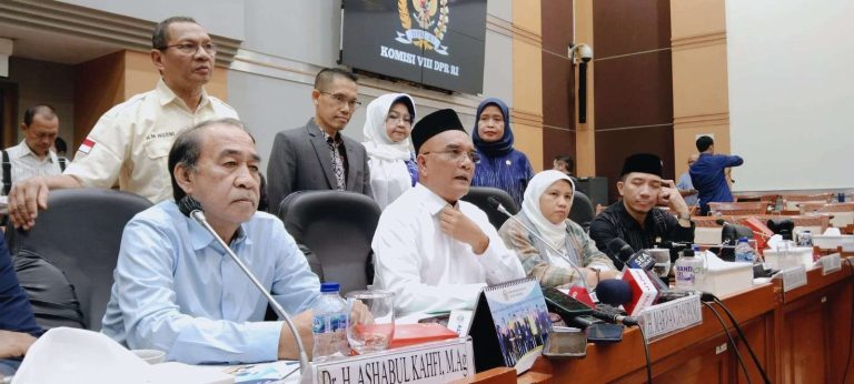 DPR Minta Kurangi Biaya Haji