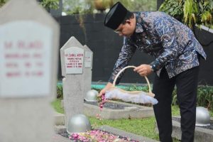 Anies Baswedan ziarah