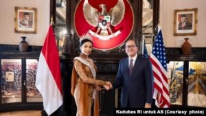 Putri Indonesia Sumatra Utara Sarah Panjaitan diterima Duta Besar RI untuk Amerika Serikat Rosan Roeslani di Washington