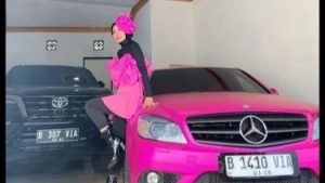Istri dari Esha Rahmansah Abrar