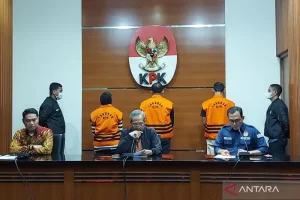 KPK Tahan Bupati Meranti