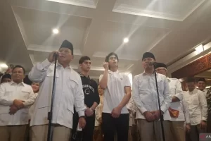 Ketua Umum Gerindra Prabowo Subianto bersama Wakil Ketua Dewan Pembina Partai Gerindra Mochamad Iriawan di Kertanegara IV, Jakarta
