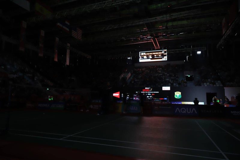 Lampu padam saat pertandingan Indonesia Open 2023, di Istora Senayan, Jakarta