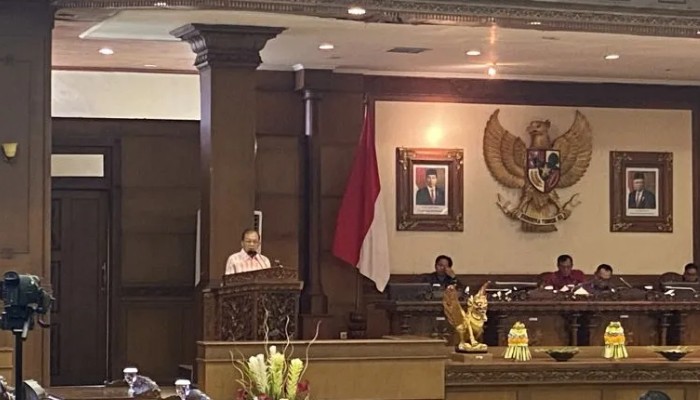 Gubernur Bali Wayan Koster