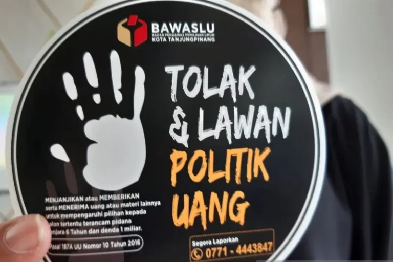 Politik Uang