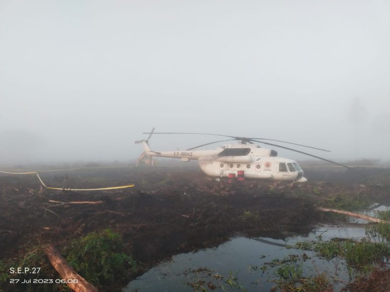 Helikopter BNPB Mendarat Darurat