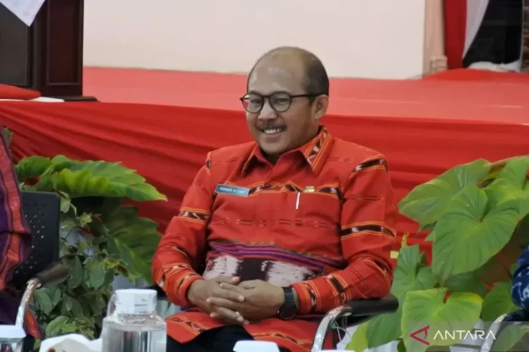 Sekretaris Daerah Provinsi Nusa Tenggara Timur Kosmas D Lana