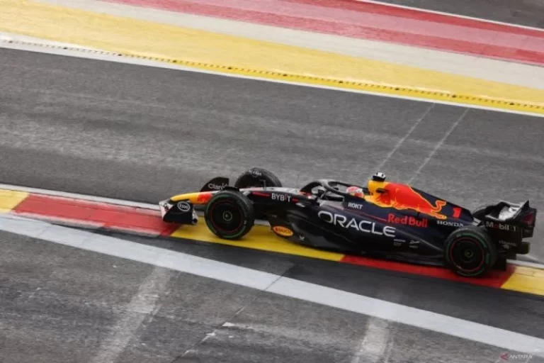 Pebalap Red Bull Max Verstappen dalam sesi kualifikasi GP Belgia di Sirkuit Spa-Francorchamps