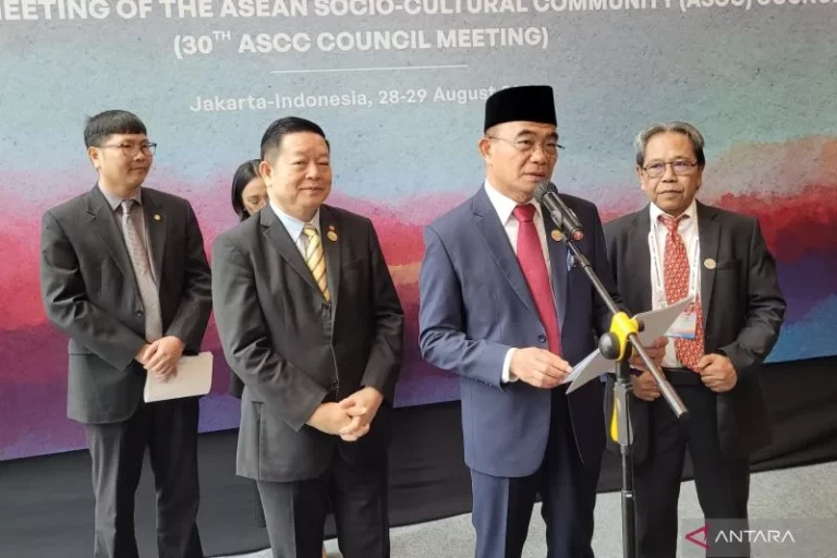 Menteri Koordinator Bidang Pembangunan Manusia dan Kebudayaan (Menko PMK) Muhadjir Effendy