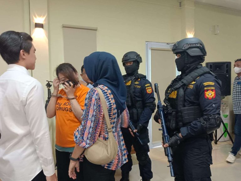 Wanita Kurir Narkoba