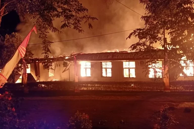 Kantor Kemenag Jayapura Terbakar