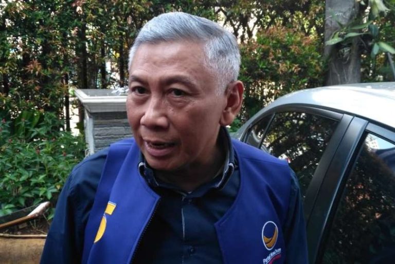 ketua-dpp-partai-nasdem-effendy-choirie-berbicara-kepada-wartawan-_180911183441-372