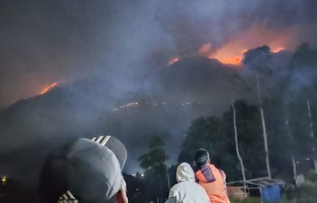 Kebakaran Puncak Gunung Merbabu