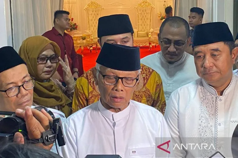 Ketua Umum MUI (Majelis Ulama Indonesia) Pusat KH Anwar Iskandar