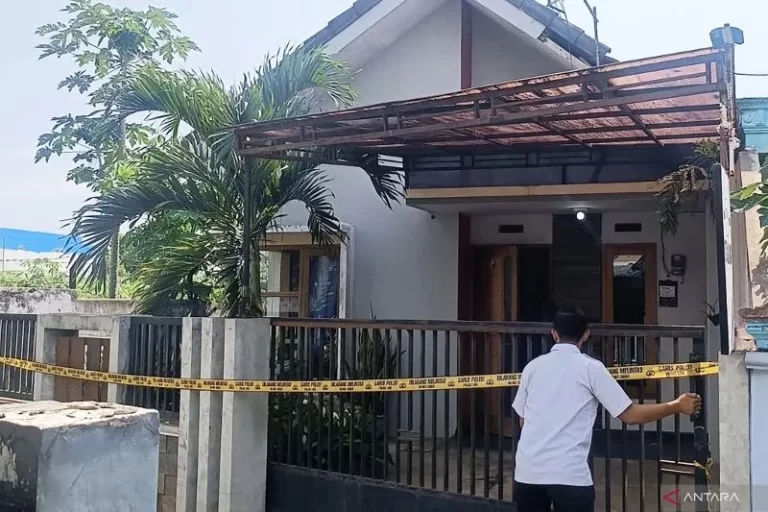 Satu Keluarga Bunuh Diri