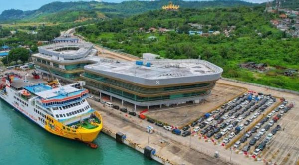Dermaga Pelabuhan Penyeberangan Merak dan Bakauheni