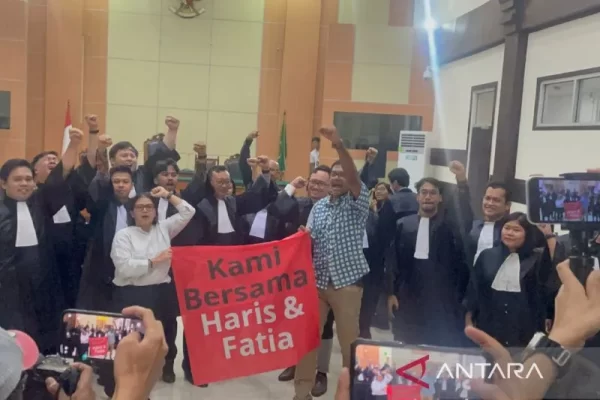 Haris dan Fatia Dituntut Bebas