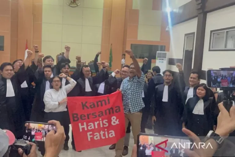 Haris dan Fatia Dituntut Bebas