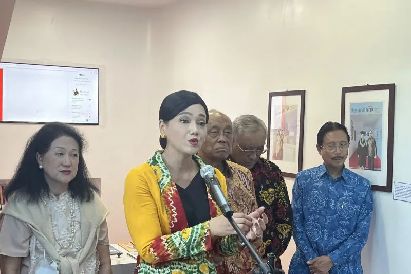 Kepala Eksekutif Pengawas Perilaku Pelaku Usaha Jasa Keuangan, Edukasi, dan Pelindungan Konsumen Otoritas Jasa Keuangan (OJK) Friderica Widyasari Dewi dalam konferensi pers pasca Kegiatan Edukasi Keuangan Bagi Pelajar tingkat SMA/sederajat di Indonesia Banking School,