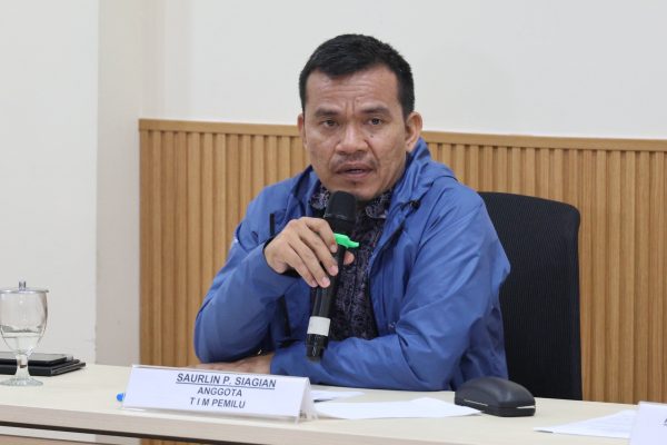 Anggota Tim Pemantau Pemilu Komnas HAM Saurlin P Siagian