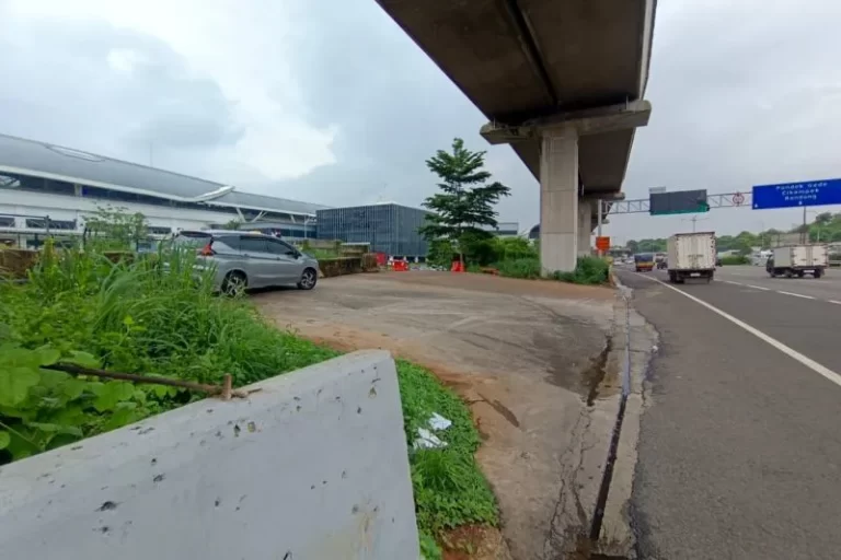 Pintu Kereta Cepat