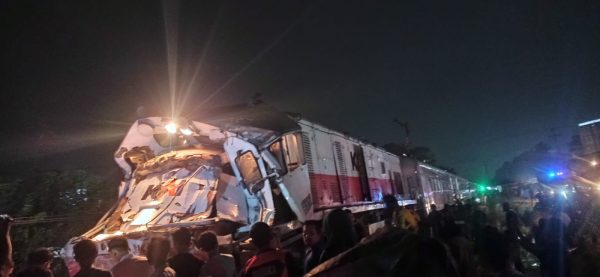 Kereta Tabrak Mobil