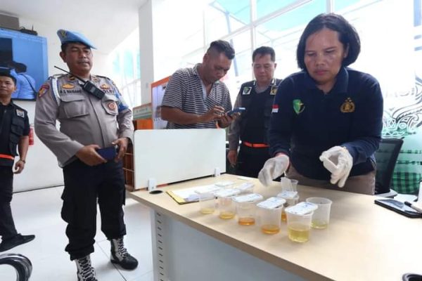 Tes Urine Awak Transportasi