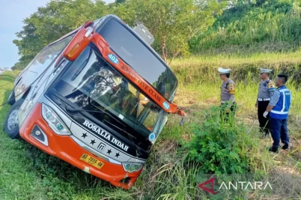 Kecelakaan Bus di Tol Batang