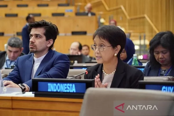 Menlu Retno