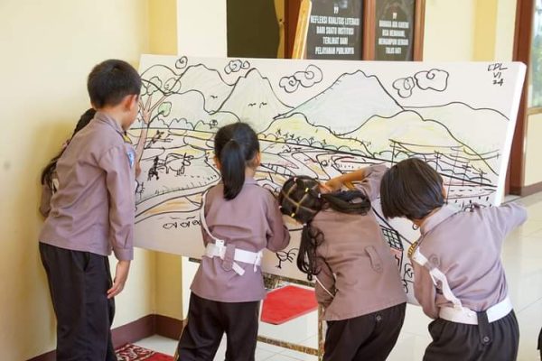 Polisi Cilik Melukis