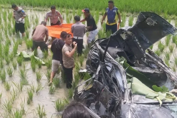 Mobil Tabrakan Kereta Api