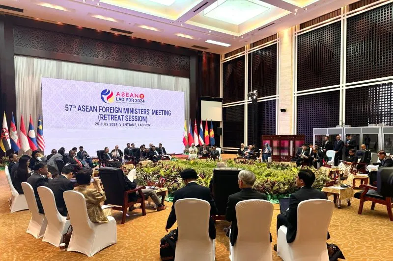 Menlu Retno