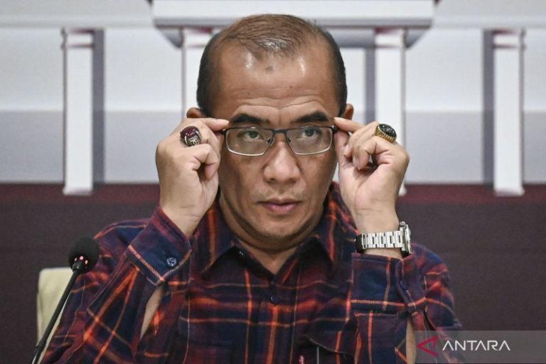 Hasyim Asy'ari Diberhentikan