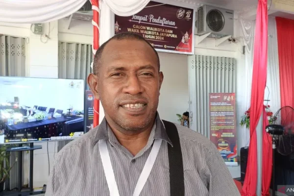 Ketua Bawaslu Kota Jayapura Frans Rumsawir