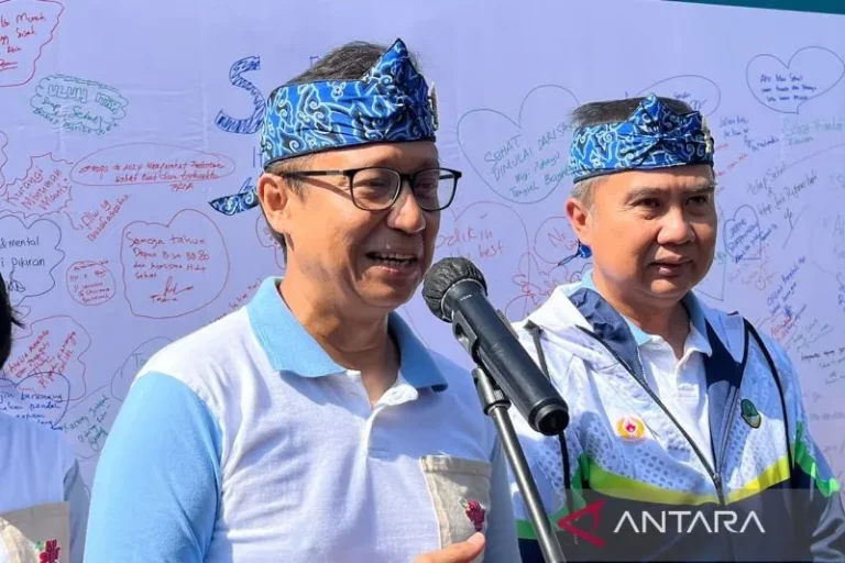 Menkes Budi