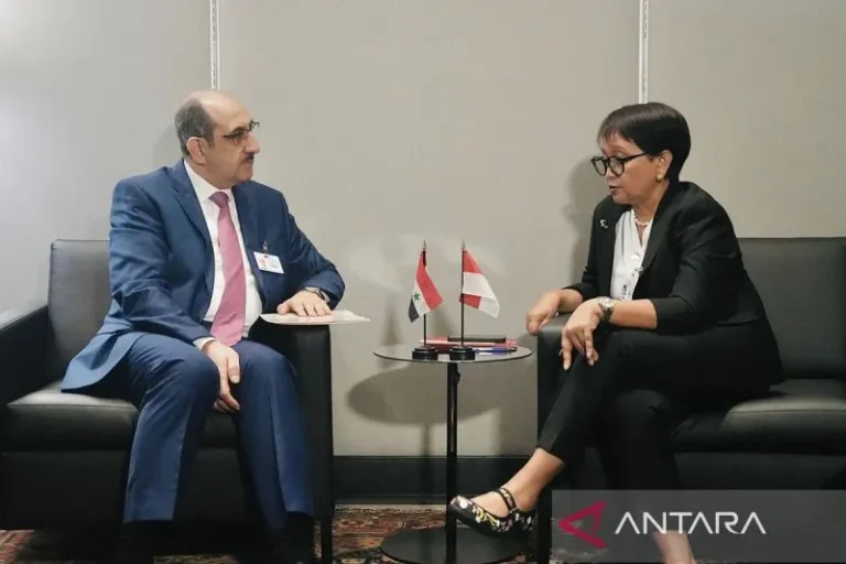 Menlu Retno