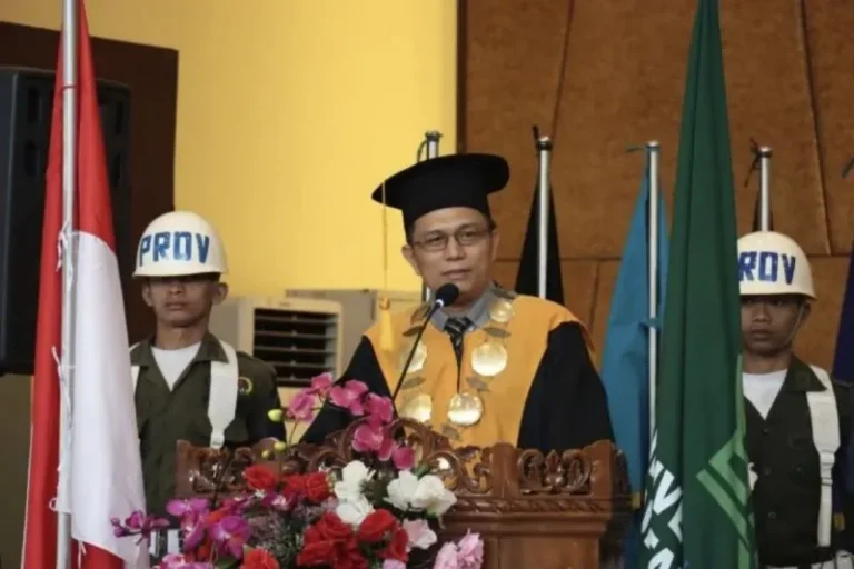 Rektor UIN Suska Riau Prof Dr Khairunnas Rajab