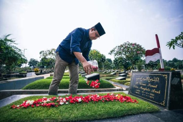 Anies Ziarah Usmar Ismail