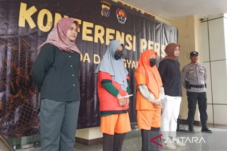 Bidan Jual Bayi