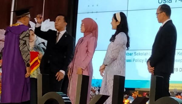 Wisuda Lansia