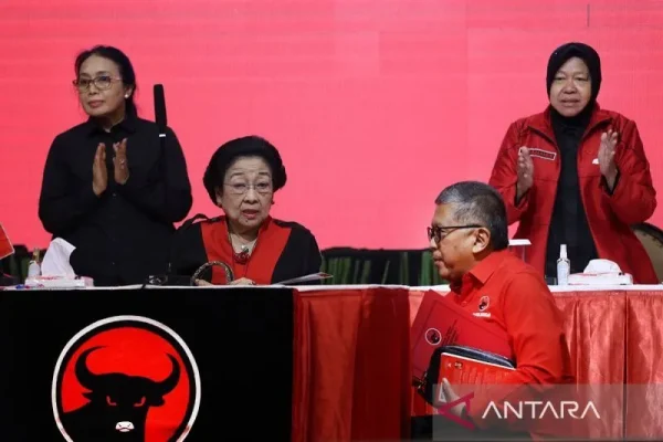 Megawati dan Hasto Kristiyanto