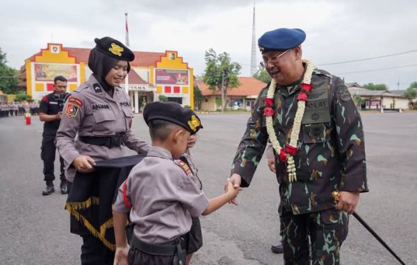 Prof Chrysnanda Dwilaksana