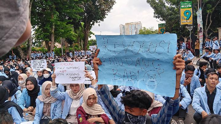 Mahasiswa Palembang Aksi Indonesia Gelap