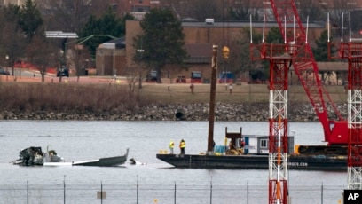 Pencarian Korban Pesawat American Airlines