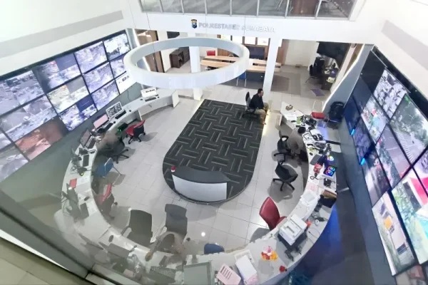 command center Polrestabes Surabaya
