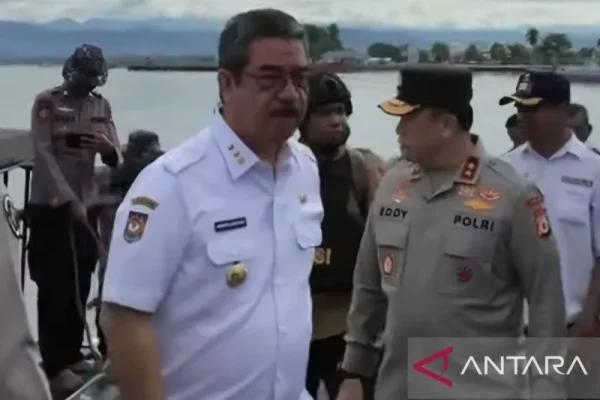 Gubernur Maluku Hendrik Lewerissa