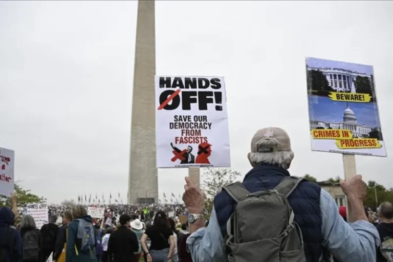 Warga AS Demo Trump