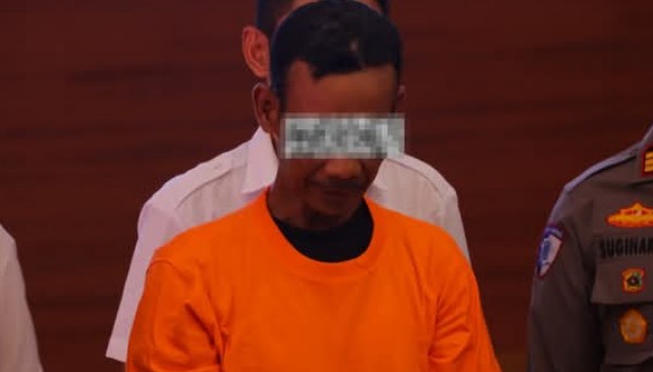 Perkosa Putri Kandung