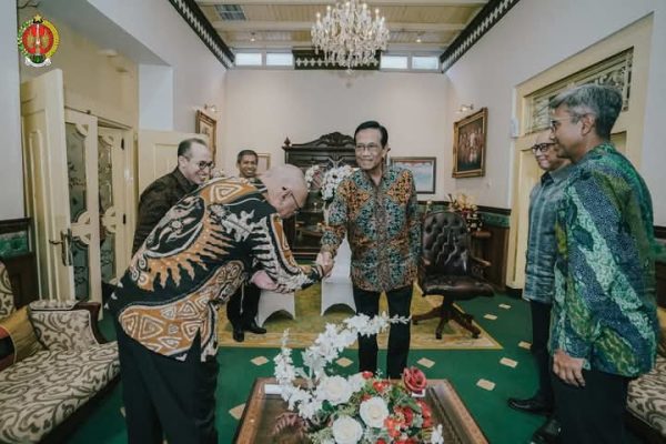 Dubes Lulusan UGM